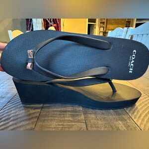 Coach Loralyn Bow Wedge Flip Flop Sandals Women’s Size 9